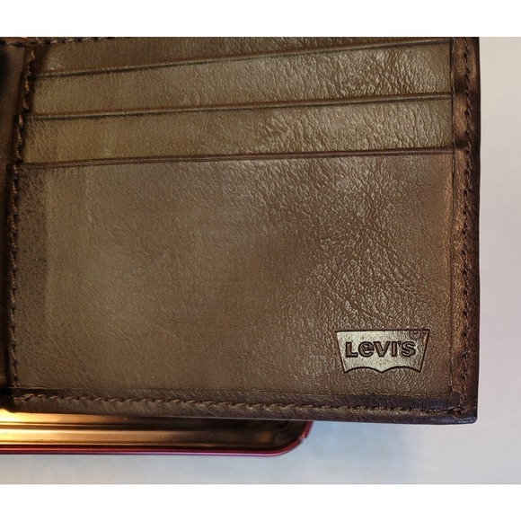 Levi's Mens RFID Traveler Extended Bifold Wallet Brown RFID Protection ID Window - Picture 4 of 8